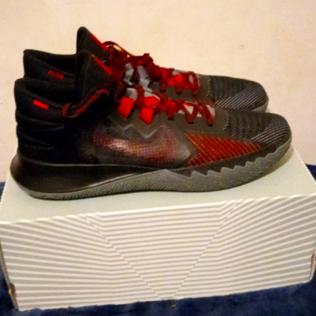 Kyrie Flytrap V
